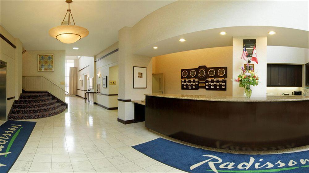 Holiday Inn Hotel & Suites London By Ihg Экстерьер фото
