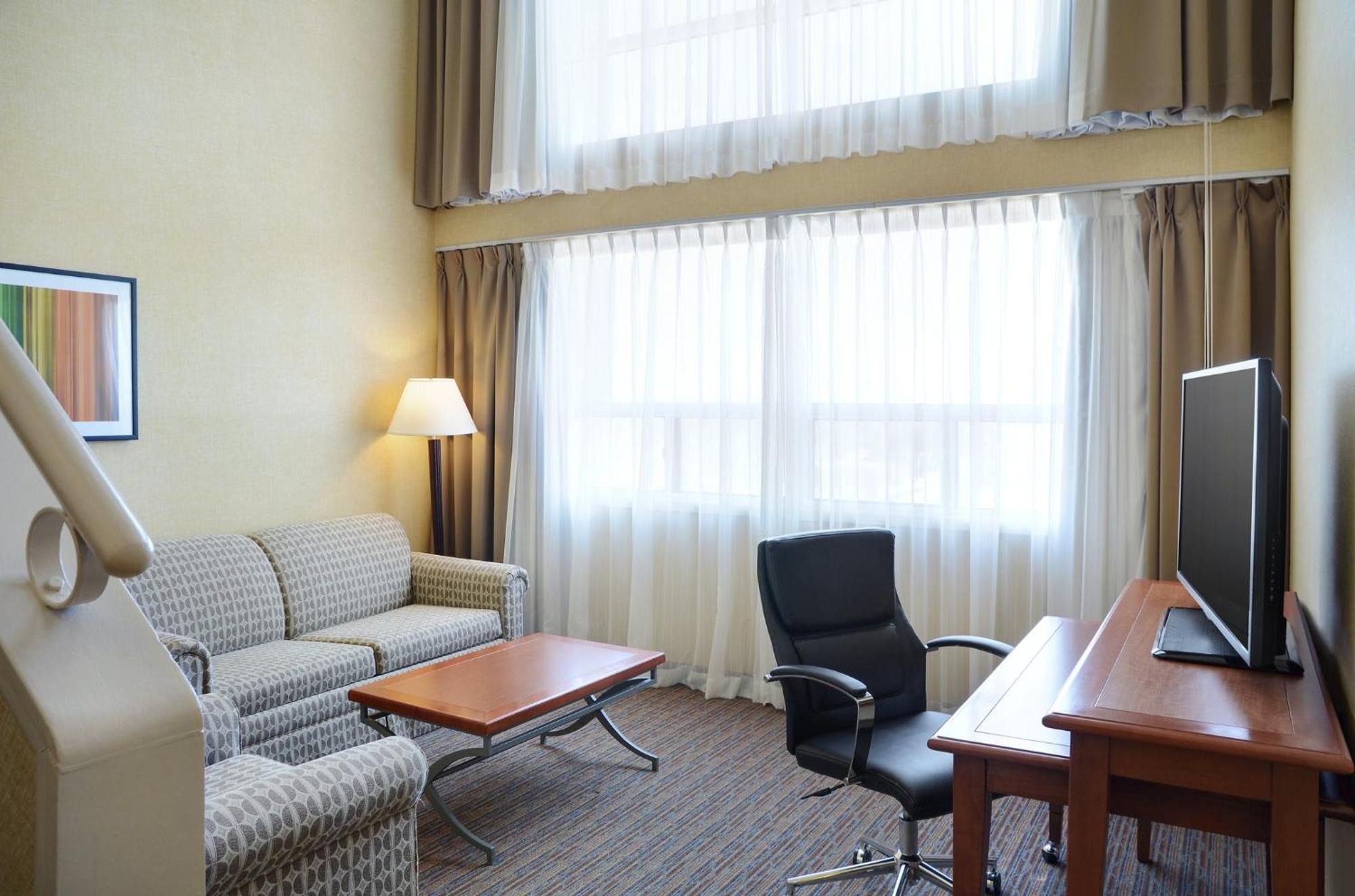 Holiday Inn Hotel & Suites London By Ihg Экстерьер фото