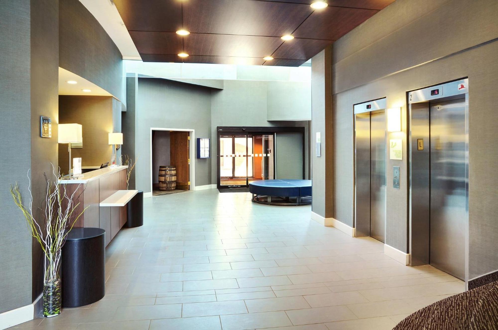 Holiday Inn Hotel & Suites London By Ihg Экстерьер фото