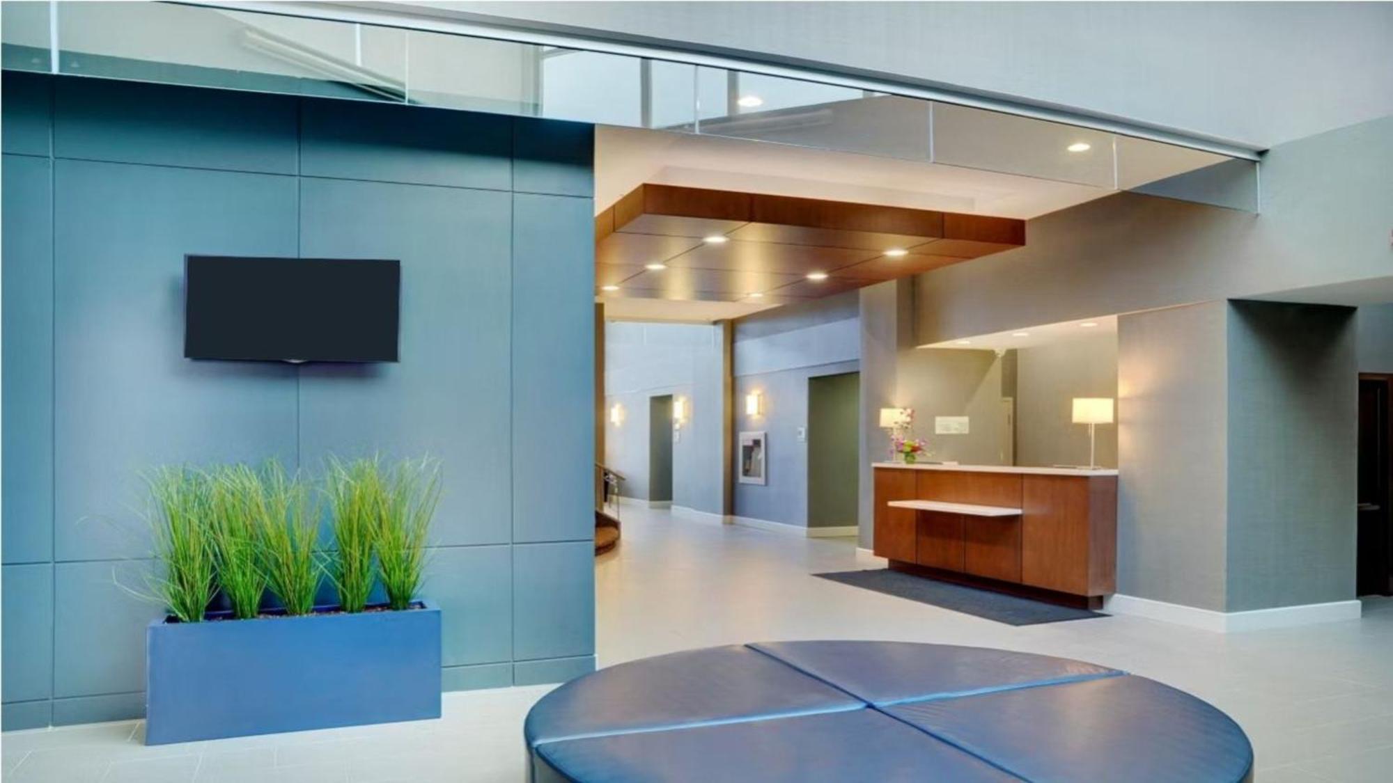 Holiday Inn Hotel & Suites London By Ihg Экстерьер фото