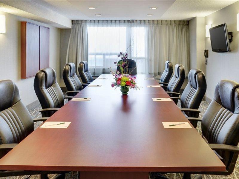 Holiday Inn Hotel & Suites London By Ihg Экстерьер фото