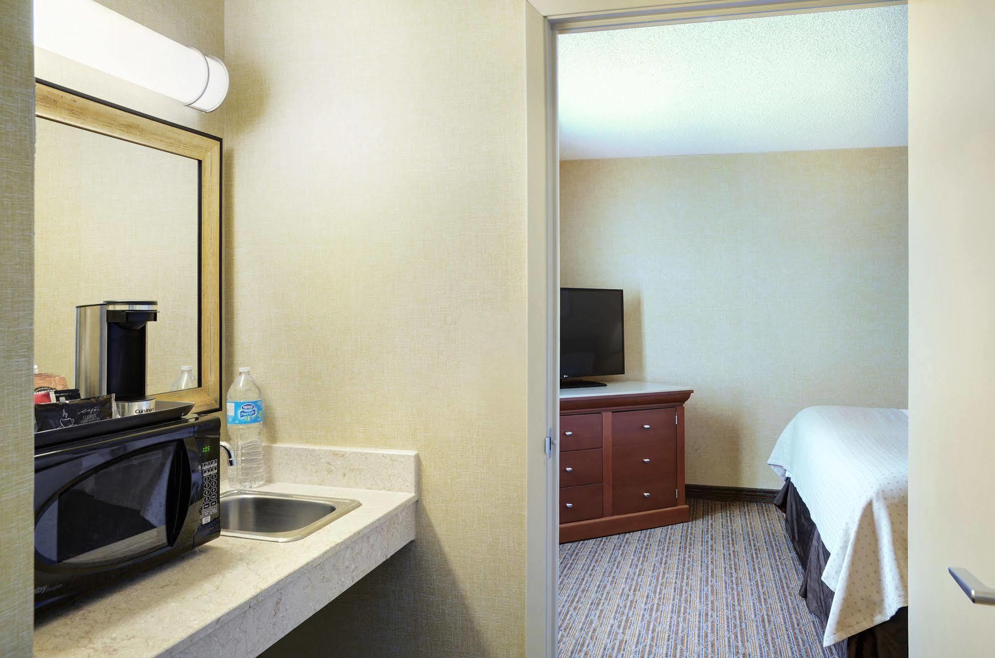 Holiday Inn Hotel & Suites London By Ihg Экстерьер фото